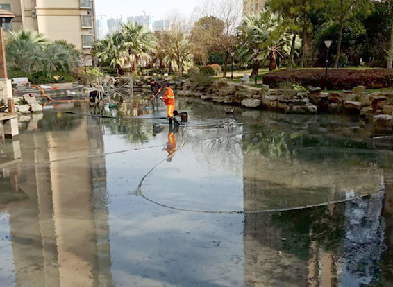 大田镇景观池淤泥清理