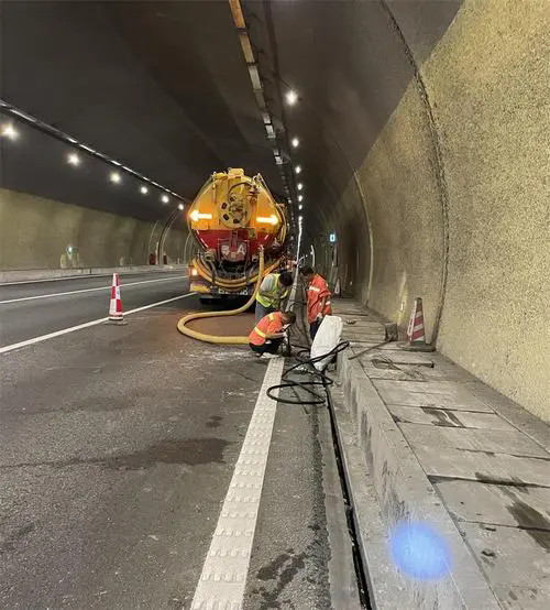 大田镇隧道排水渠清淤